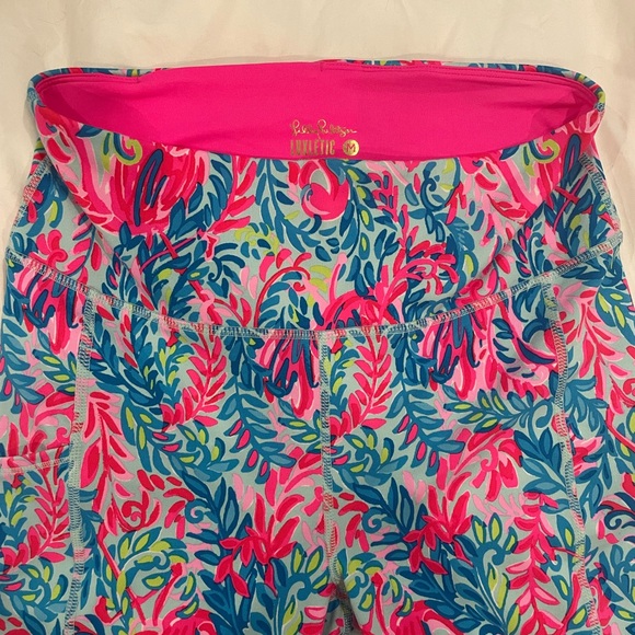 Lilly Pulitzer size medium leggings, like new, never been worn - Picture 4 of 6
